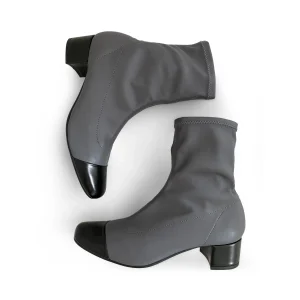 Stivaletti grigi a calza in similpelle elasticizzata e punta in pelle nera