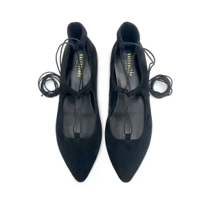 Ballerine con lacci alla schiava in camoscio nero