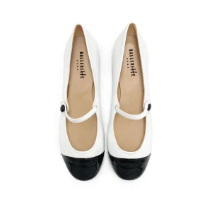 Ballerine Mary Jane bianche in pelle con cinturino e punta in vernice