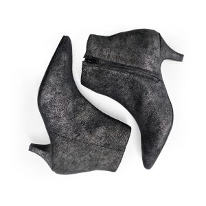 Stivaletti laminati neri a punta con tacco alto