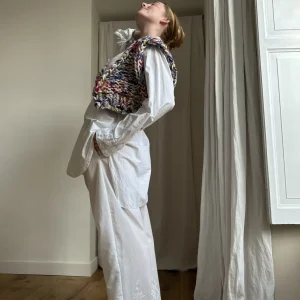 Pantalon « JO » voile de coton brodé à festons