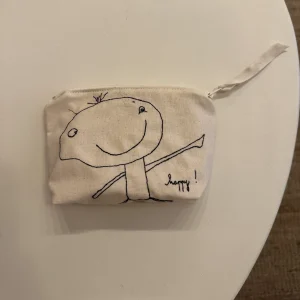 Pochette broderie naïve