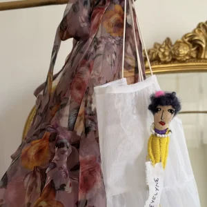 Broche « EVELYNE » brodée main