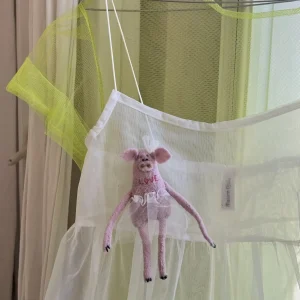 Broche « La danseuse » brodée main